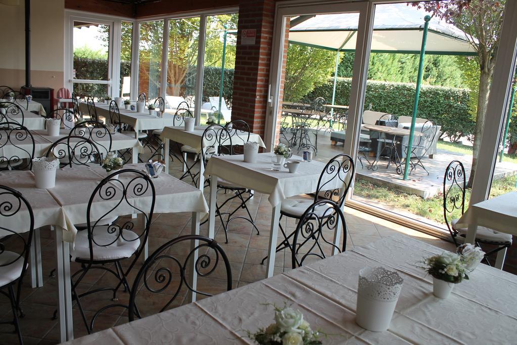 Hotel Don Carlo Broni Exterior foto
