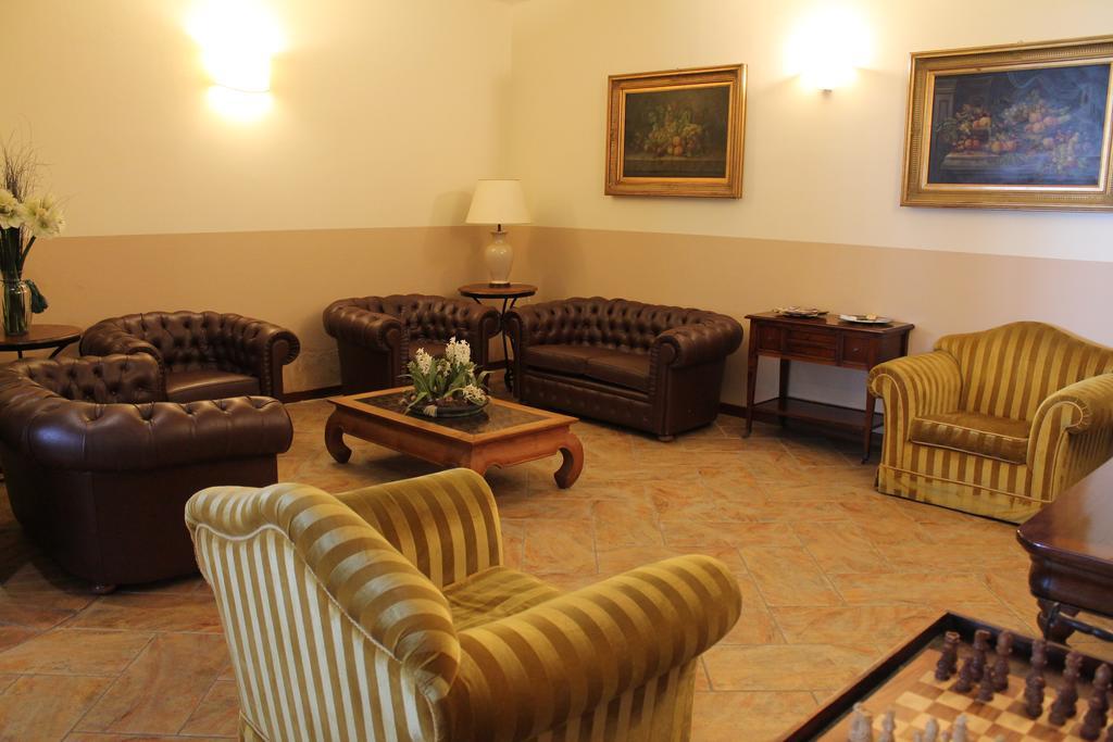 Hotel Don Carlo Broni Exterior foto