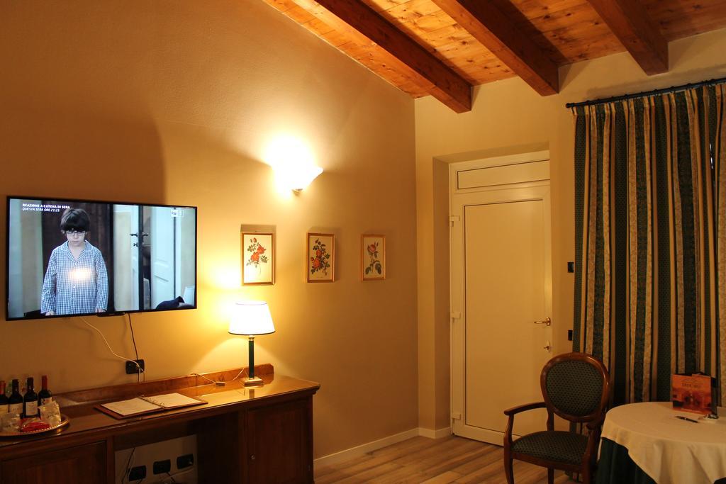 Hotel Don Carlo Broni Exterior foto