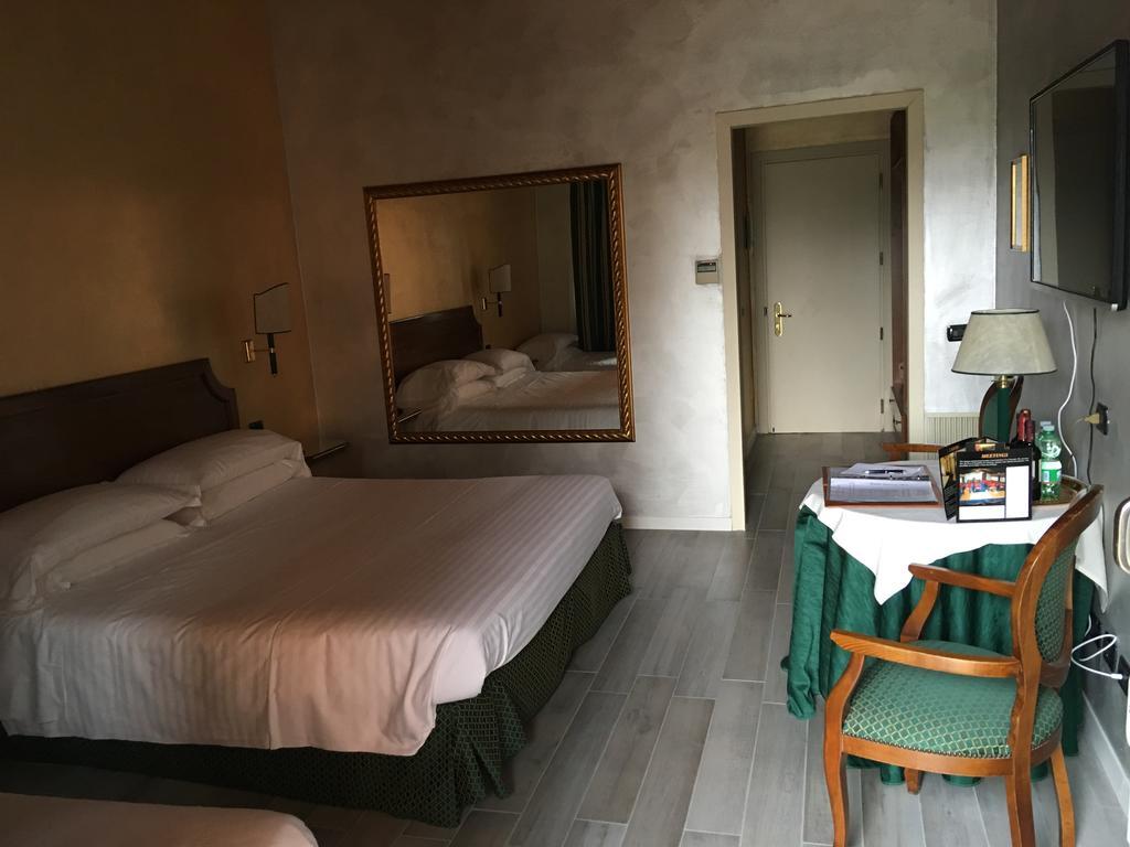 Hotel Don Carlo Broni Exterior foto