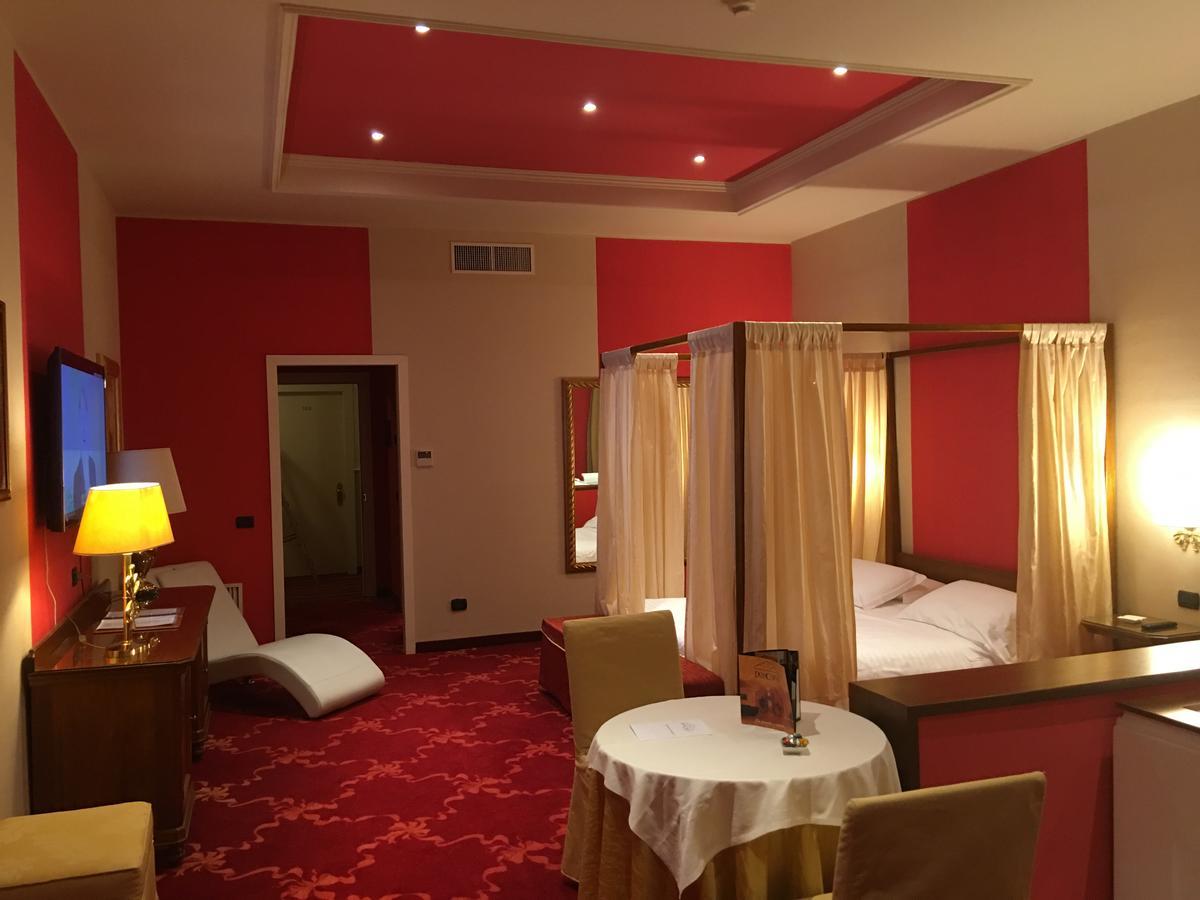 Hotel Don Carlo Broni Exterior foto